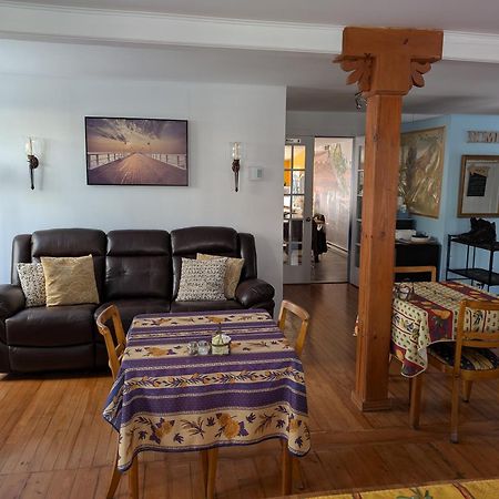 Bed and Breakfast Au Saut Du Lit Magog Exterior foto