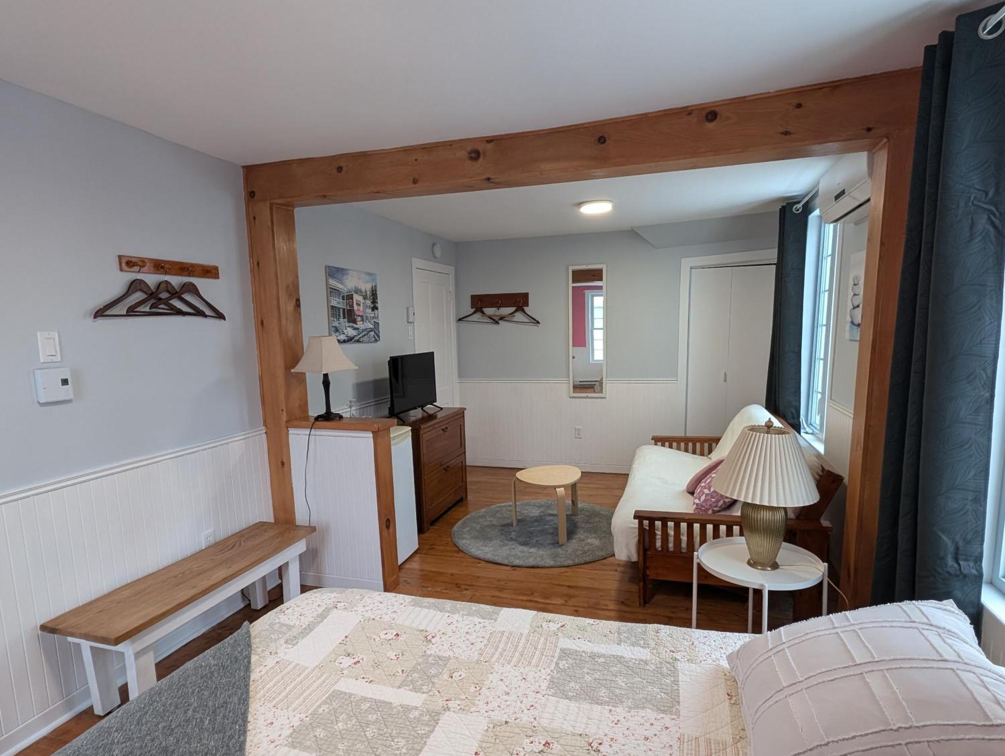 Bed and Breakfast Au Saut Du Lit Magog Exterior foto
