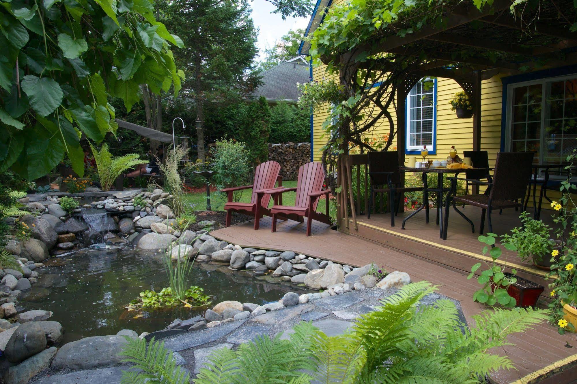 Bed and Breakfast Au Saut Du Lit Magog Exterior foto