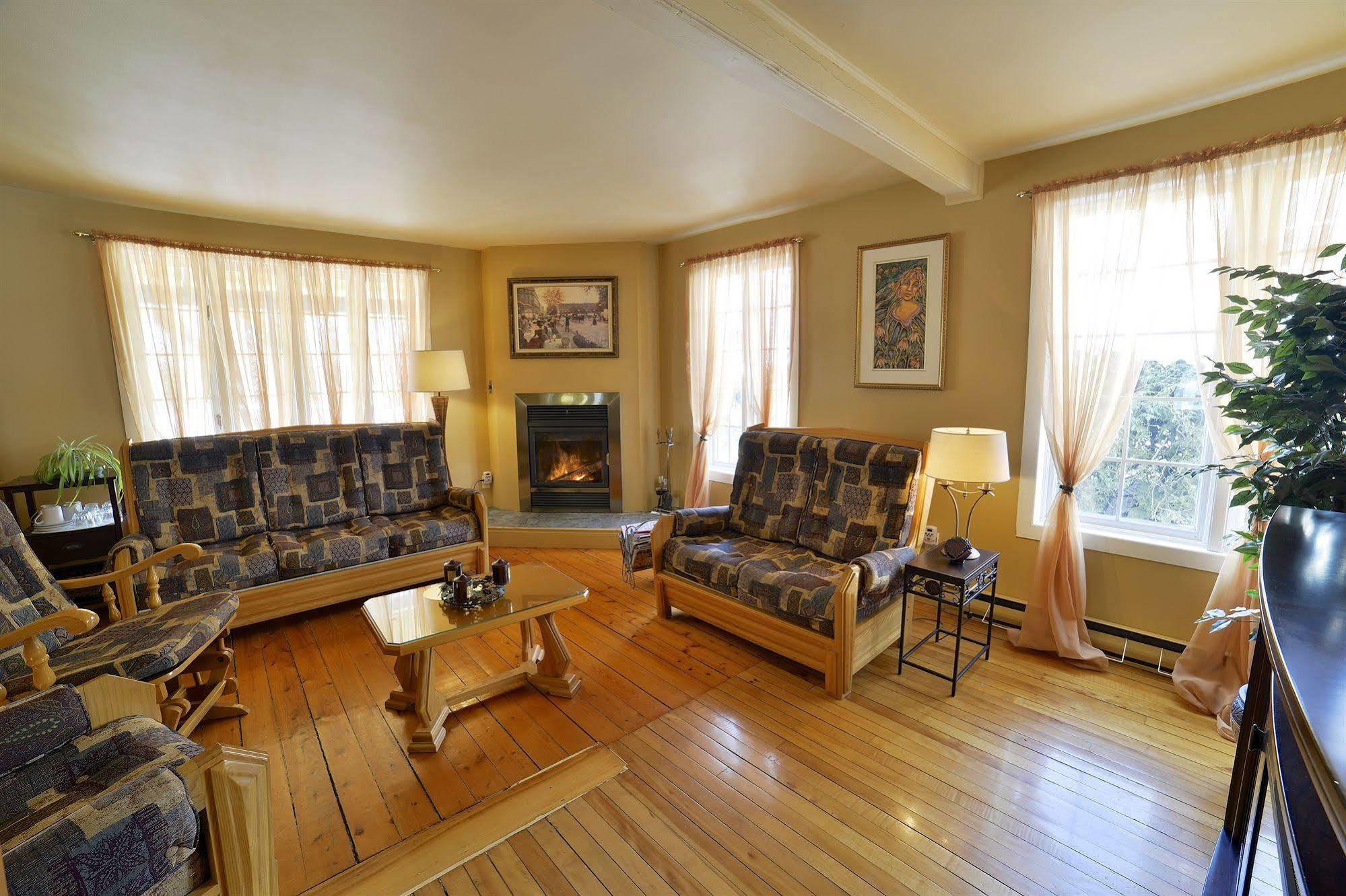 Bed and Breakfast Au Saut Du Lit Magog Exterior foto