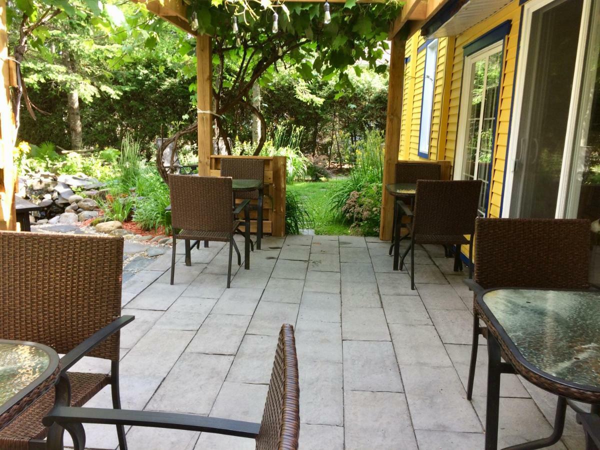 Bed and Breakfast Au Saut Du Lit Magog Exterior foto
