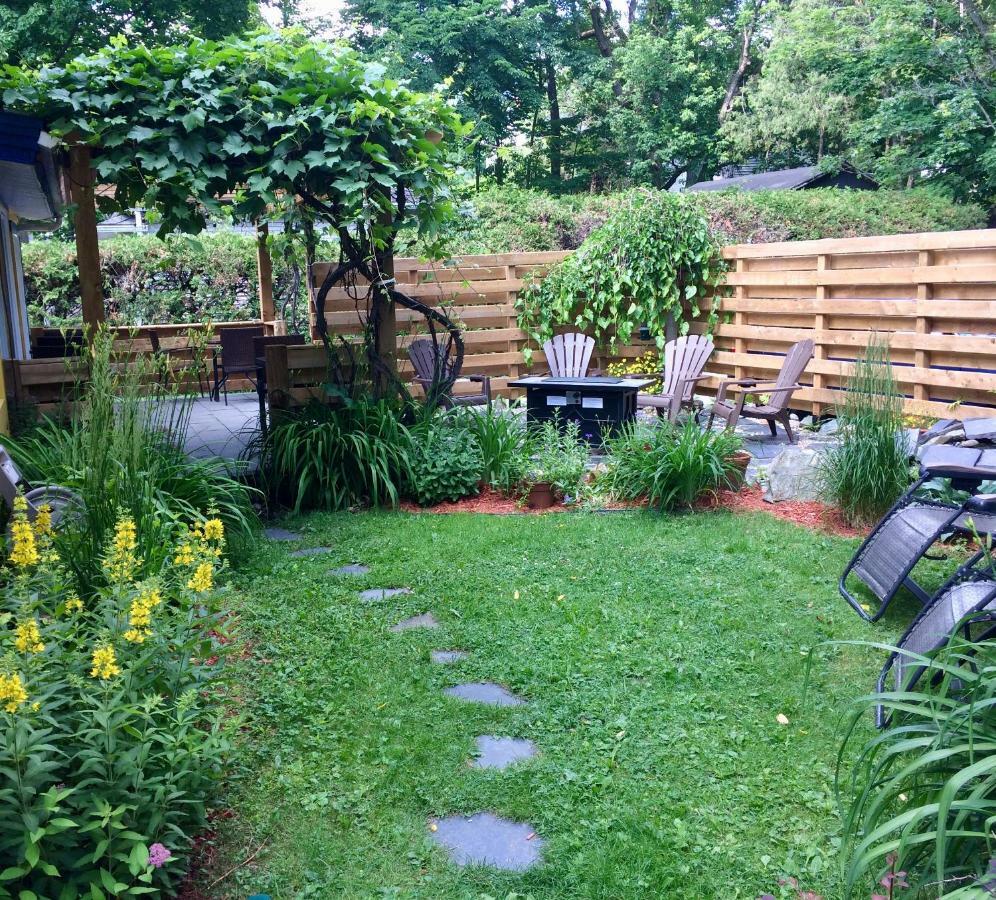 Bed and Breakfast Au Saut Du Lit Magog Exterior foto